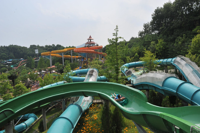 Caribbean-Bay-Attraction-Water-bobsled
