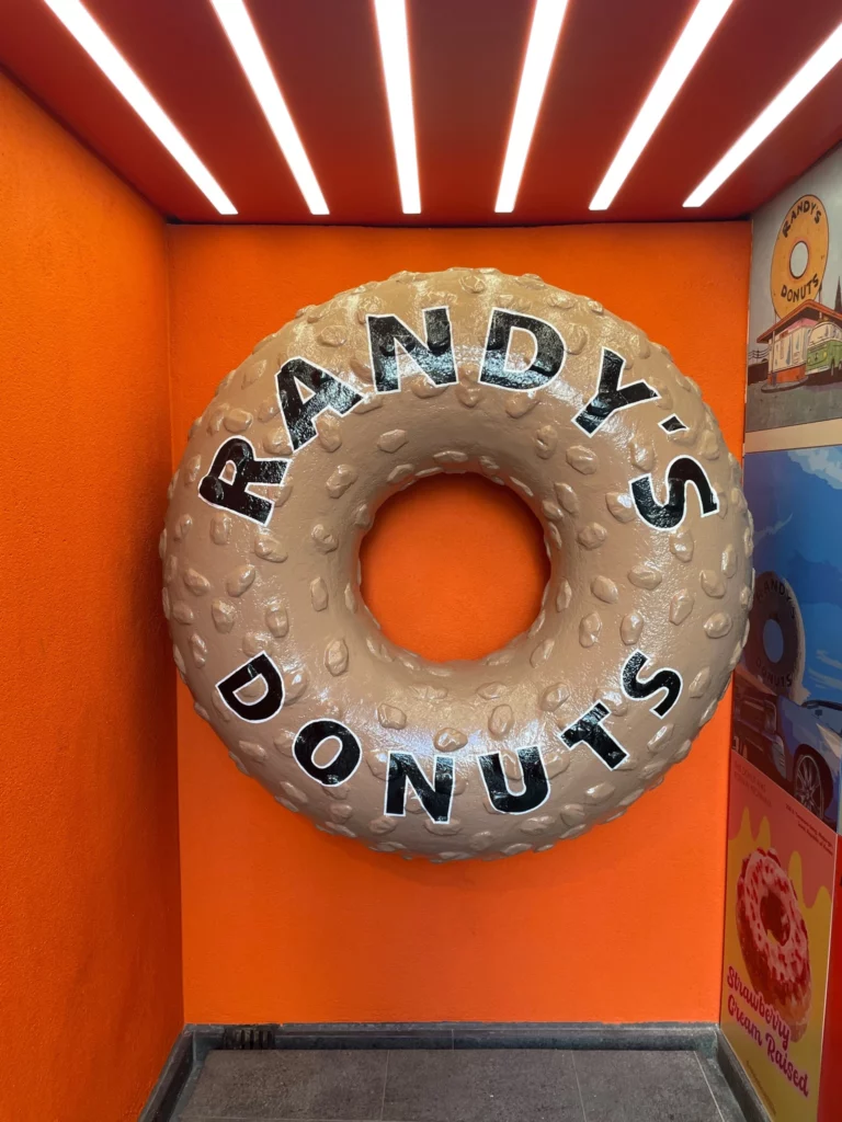Seouls-Top-3-Donut-Hotspots-Randys-donuts