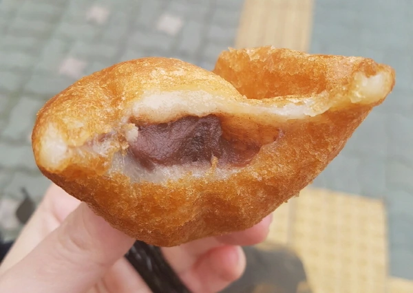 Korean-Style-Doughnuts-chapssal-doughnuts