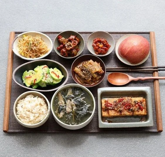 Traditional-and-Modern-Korean-Breakfast-1