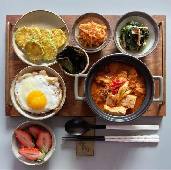 Traditional-and-Modern-Korean-Breakfast-2